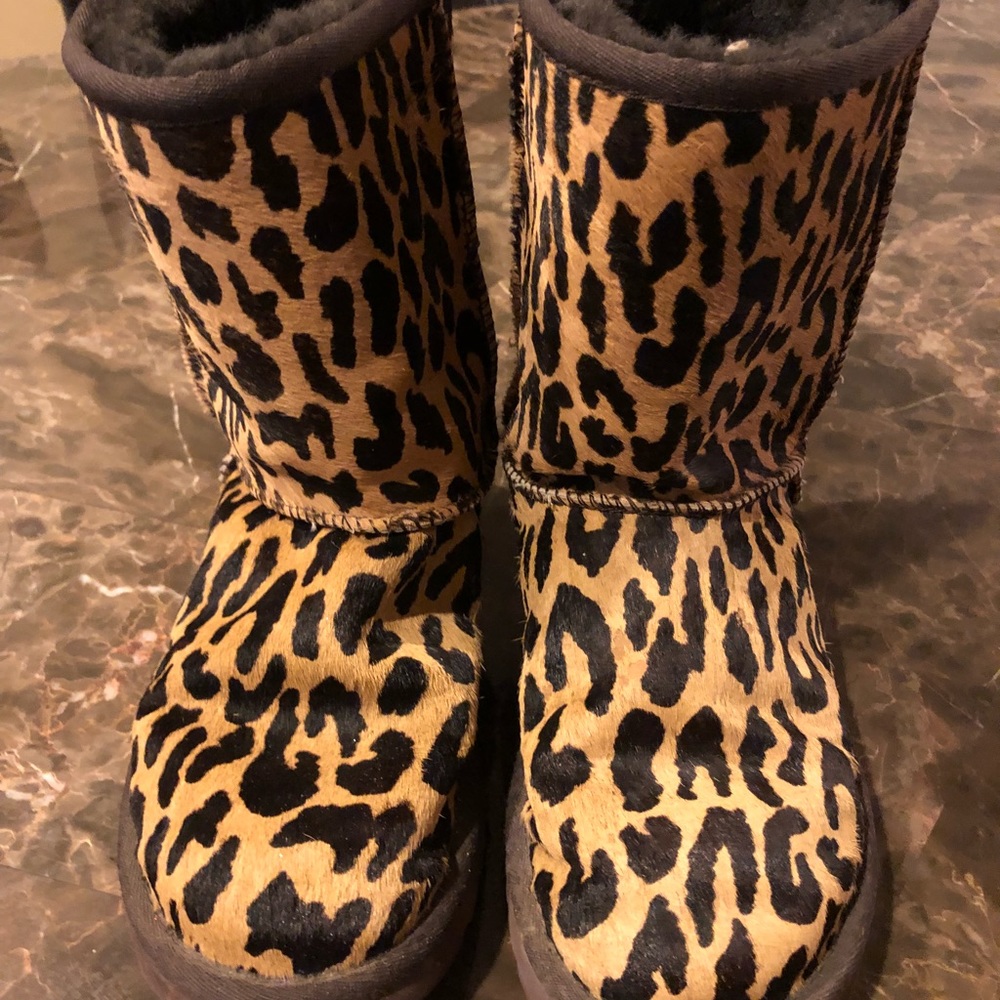 Uggs leopard boots.  Very cute.  In great shape!!!